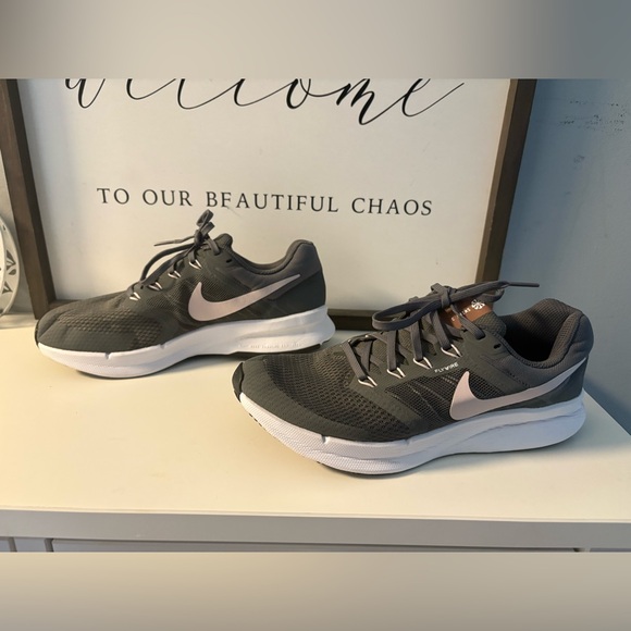 Nike Run Swift 3 Running Shoe - Women's 8 - Picture 3 of 8